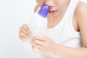 Children nasal clean by saline solution